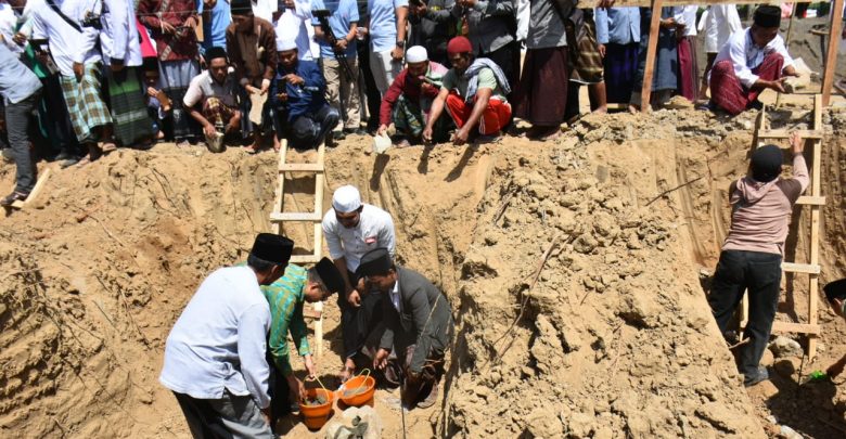 Peletakan Batu Pertama Pondok Pesantren Zainul Hafidz At-Taufiq Buwun Mas Sekotong