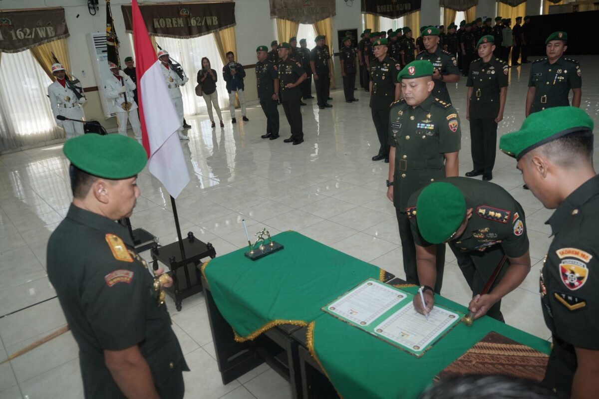 Serah Terima Jabatan Tiga Dandim Dipimpin Langsung Danrem 162/WB