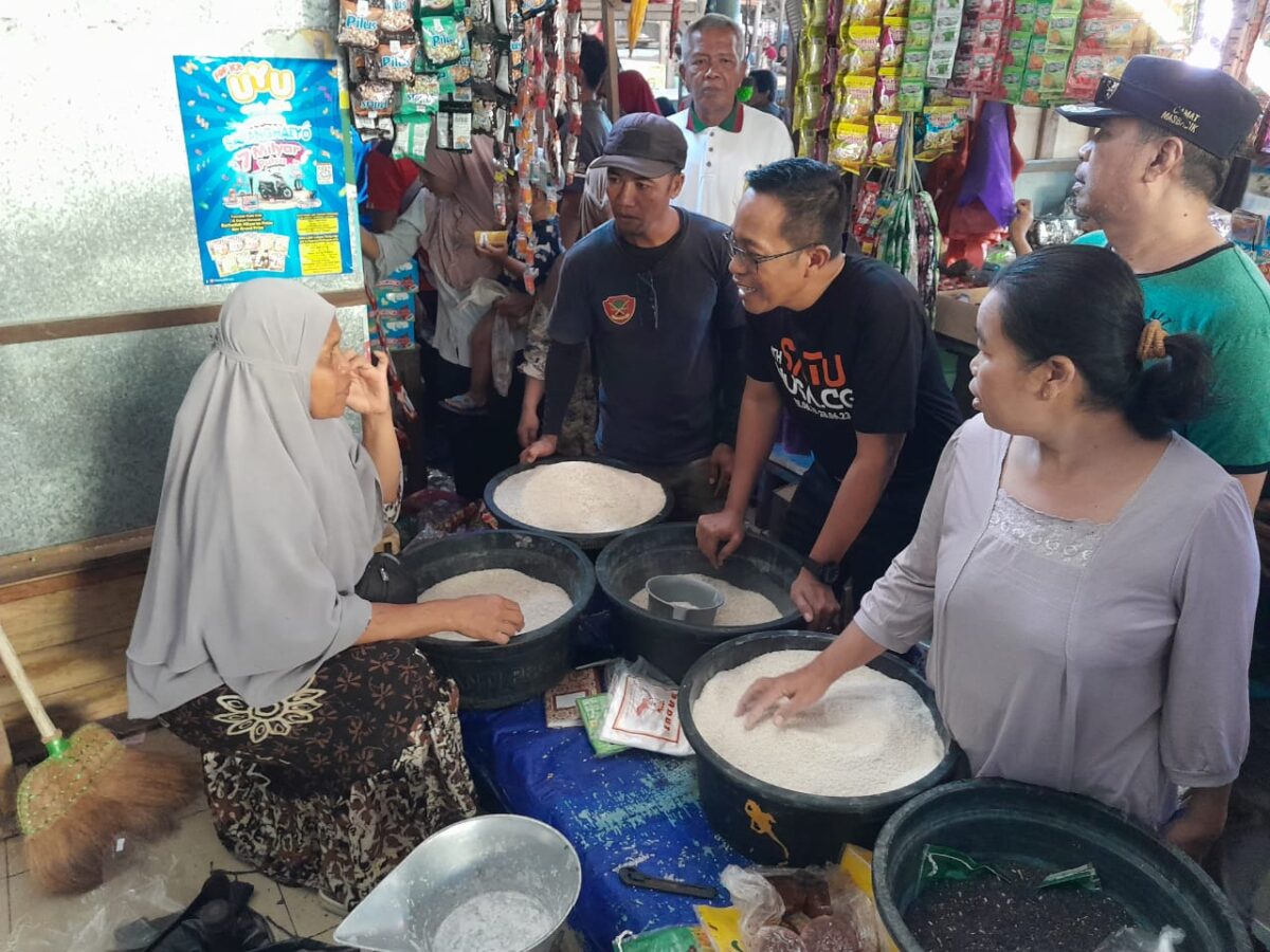 SULTan Pj. Bupati Lotim ke Pasar Paok Motong bersama Pimpinan OPD