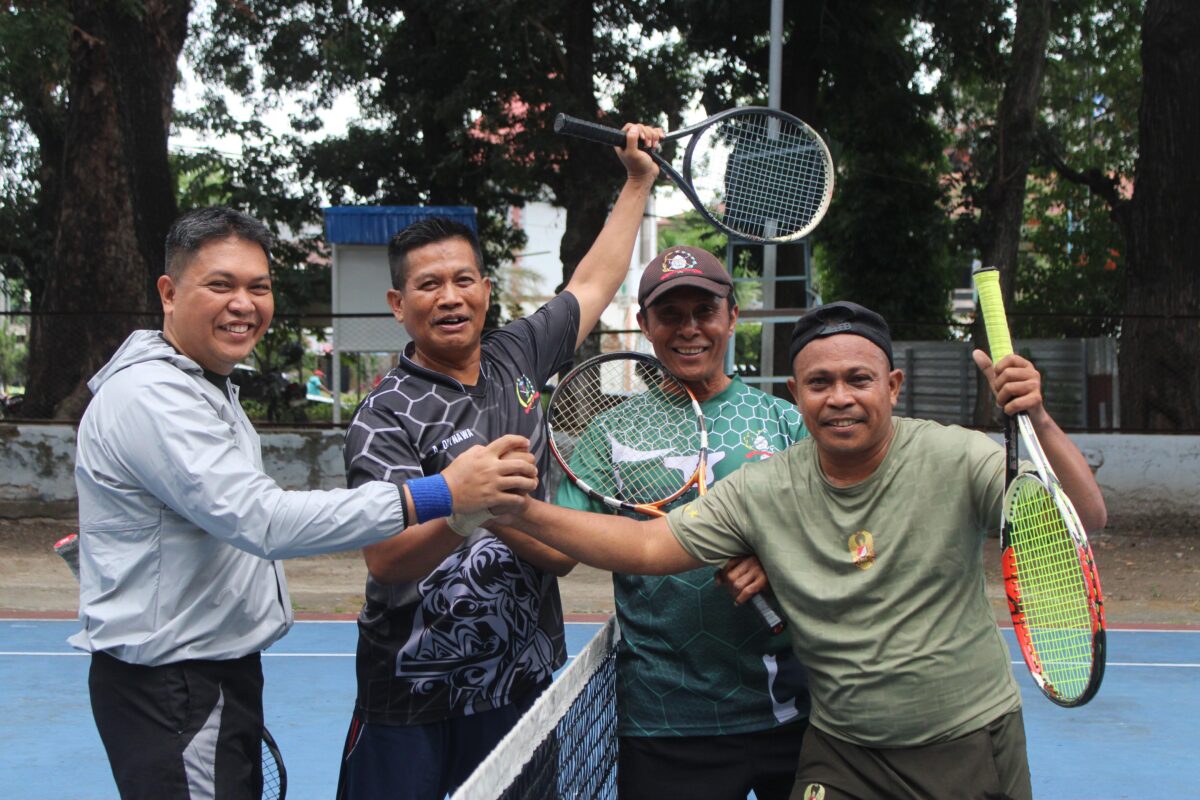 Kodim 1608/Bima Gelar Olah Raga Tenis Lapangan Ceria untuk Menjaga Kebugaran