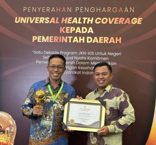 Pj.Bupati Lombok Timur Terima UHC Award