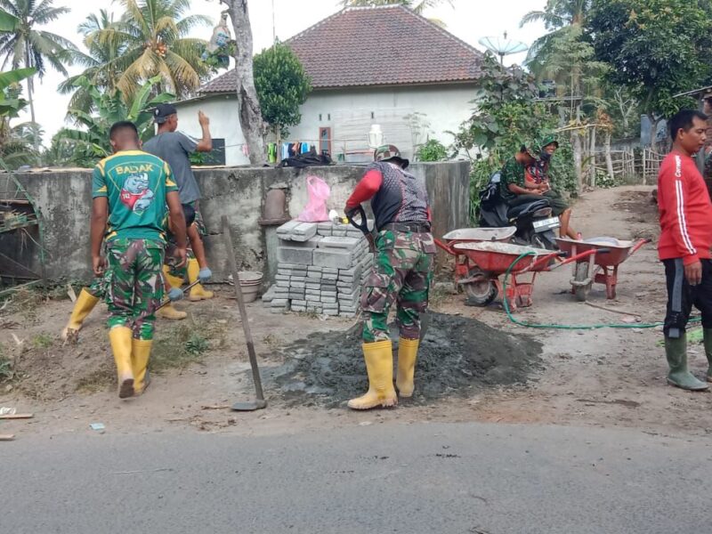 Kodim 1615 Lotim Bantu Ringankan Beban Lewat TMMD ke-121