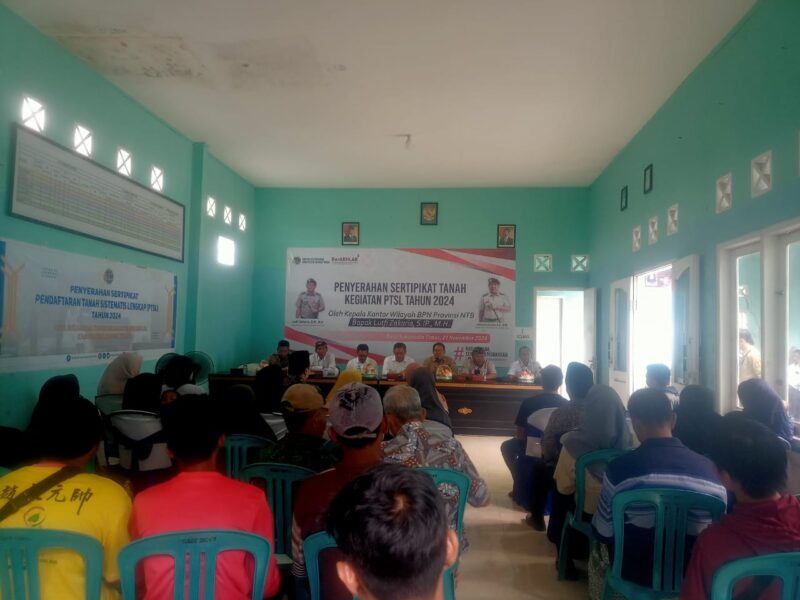 Kakanwil BPN Provinsi NTB Serahkan Ratusan Sertifikat di Desa Sukamulia