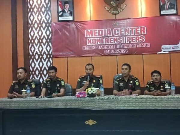 Konferensi Pers Kajari Lotim terkait Dinas Pendidikan dan Kebidayaan