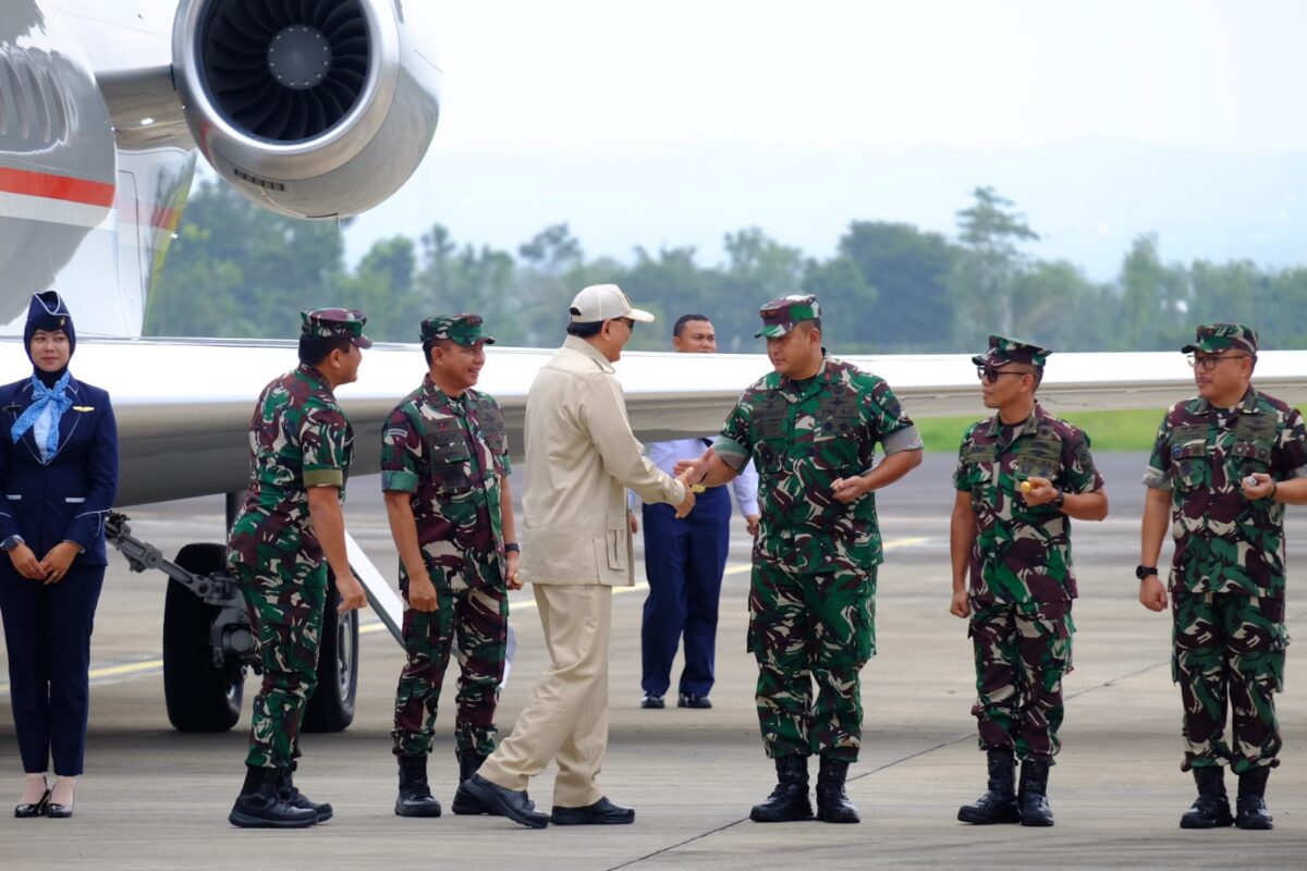 Danrem 162/WB Dampingi Menhan RI Tinjau Kapal Induk Charles De Gaulle