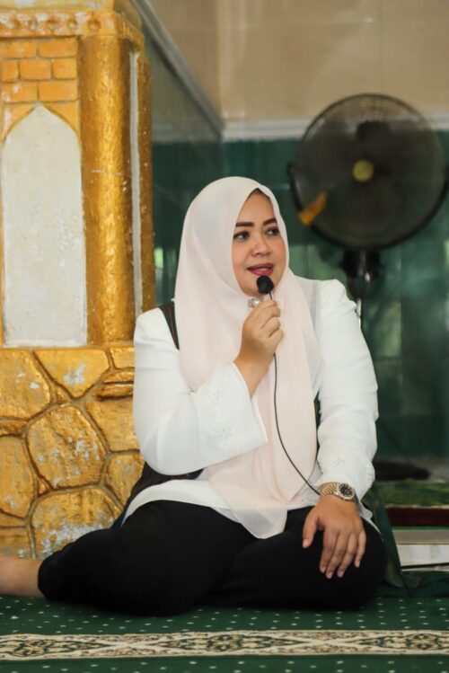 Wagub NTB Menyerahkan Bantuan Pembangunan Masjid dan Sembako